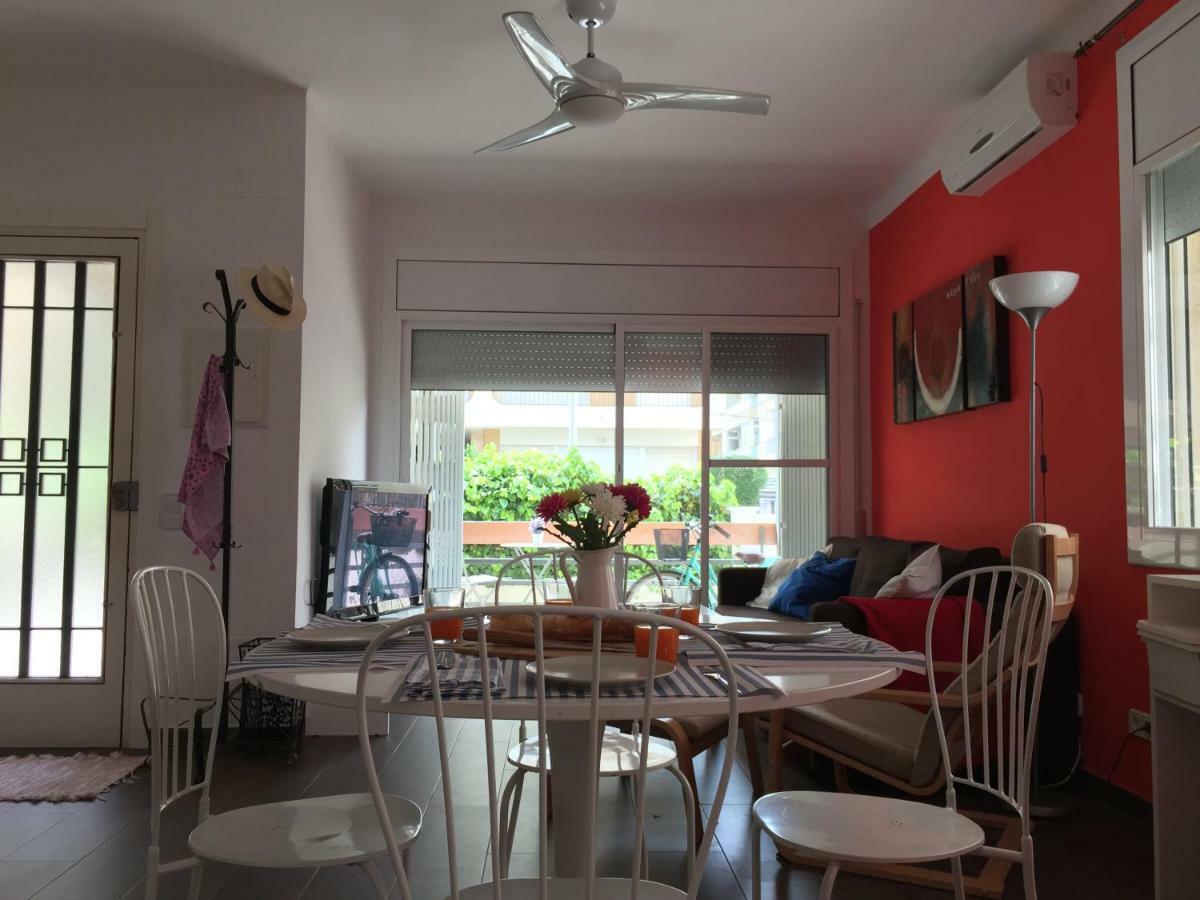 Nice Apartment 80 Meters From The Beach Calafell Bagian luar foto